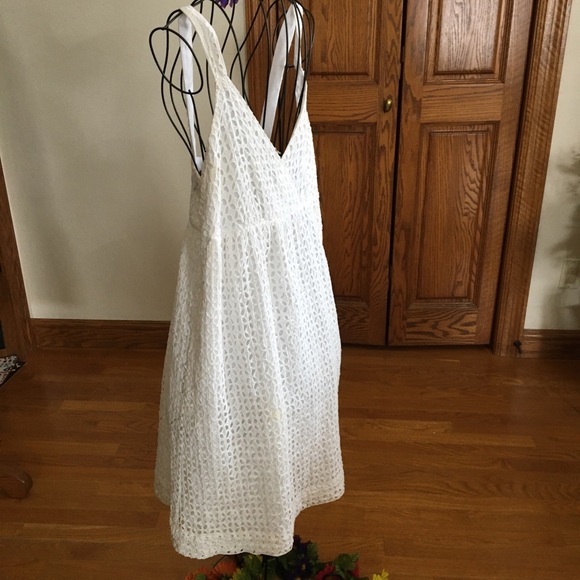 Adorable fully lined white dress - Picture 5 of 8